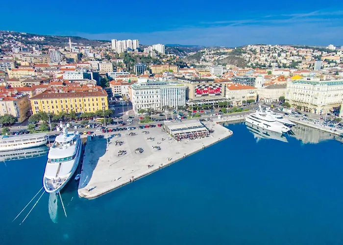Apartments With A Parking Space Rijeka - 18146